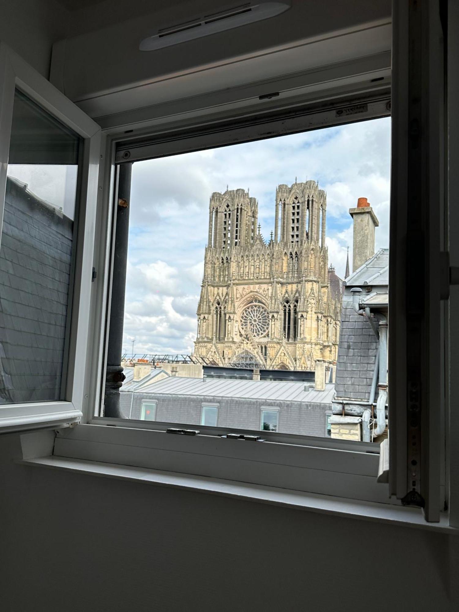 Apartamento Faro, Vue Sur La Cathedrale Reims Exterior foto